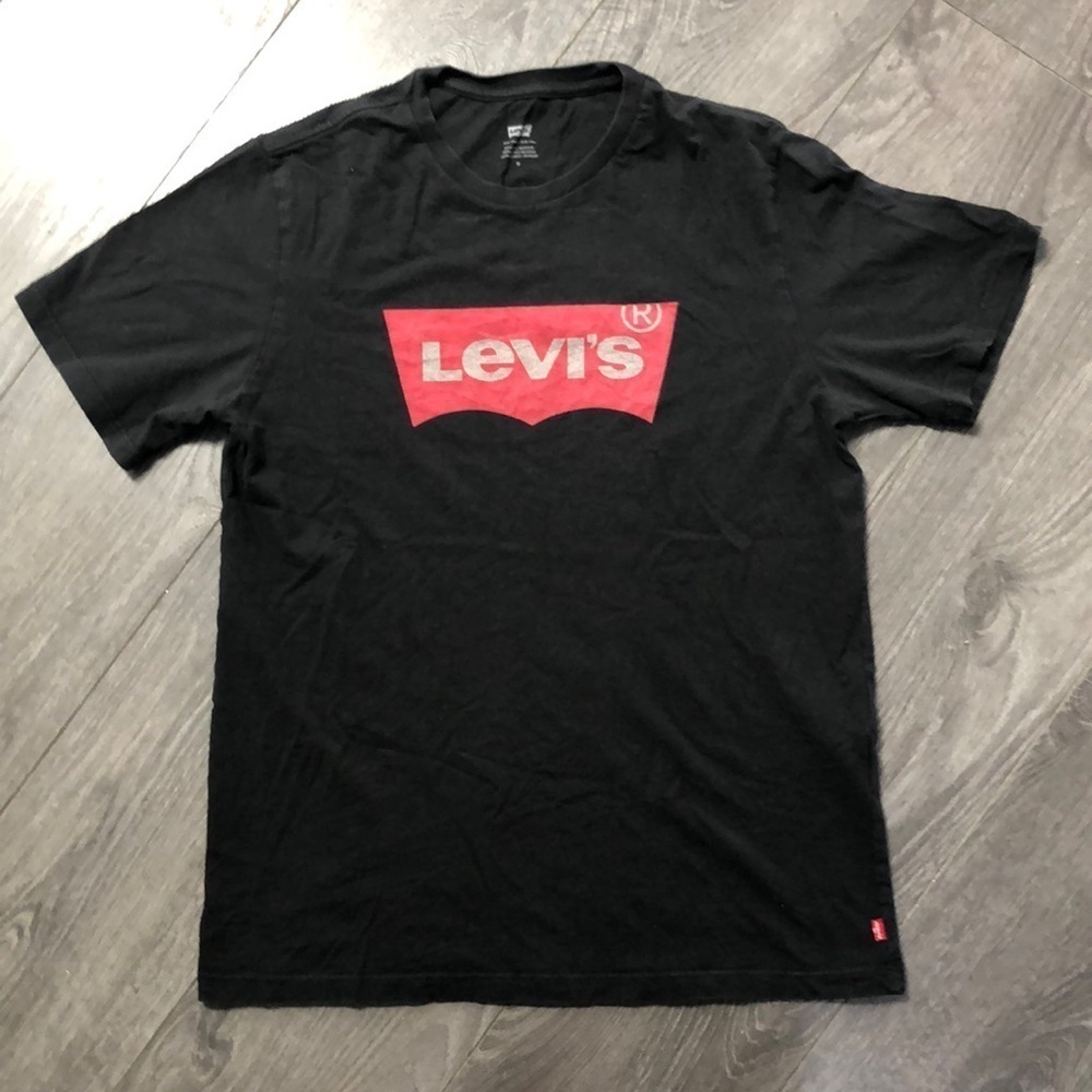 Levi’s t shirt size medium